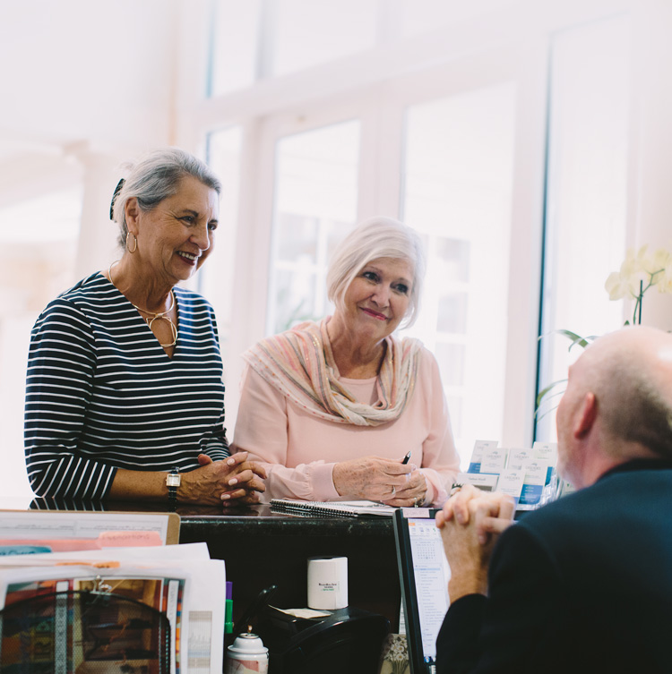 seniors going on community tour